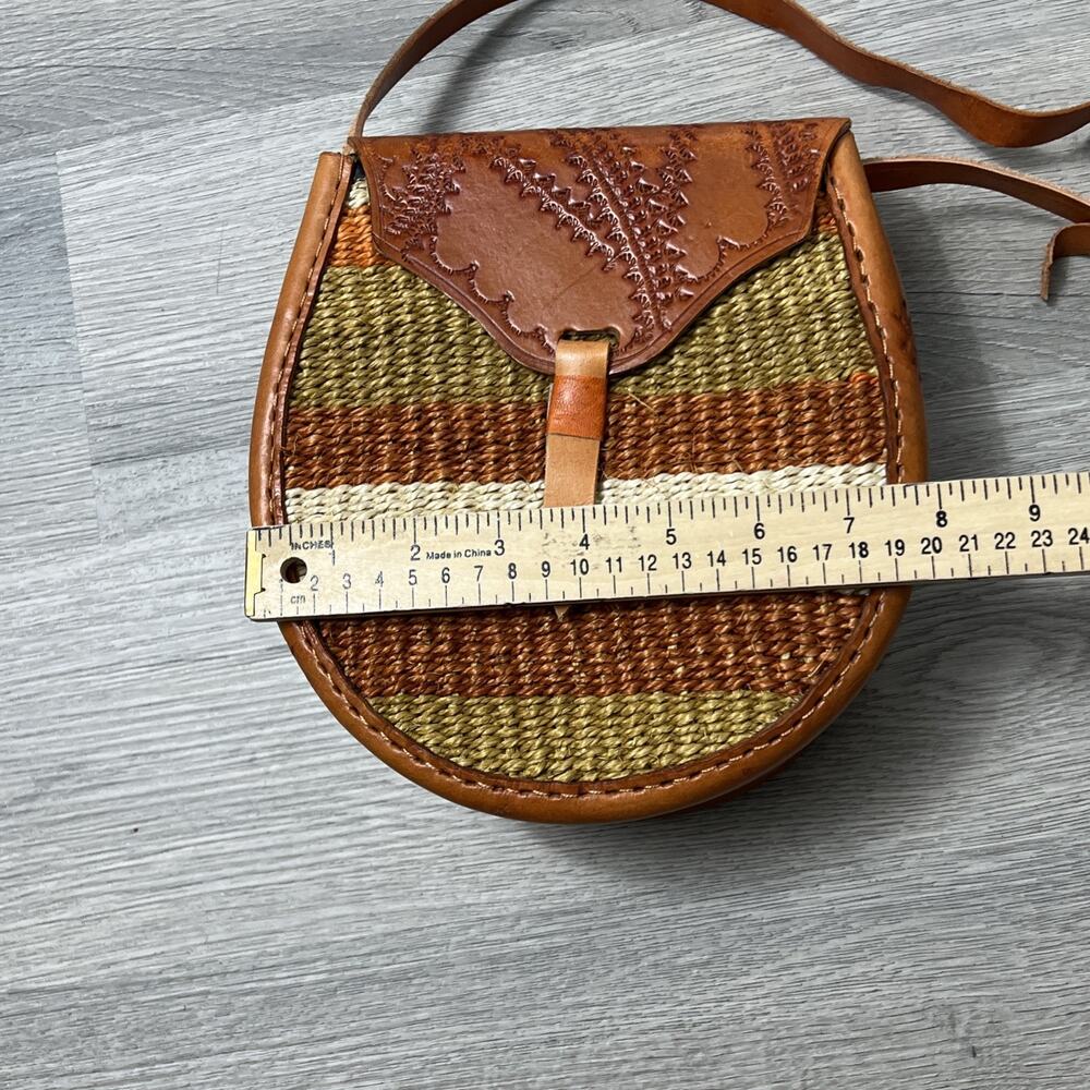Medium African Woven Sisal Kiondo Shoulder Strap Crossbody Leather Handbag - Picture 4 of 9